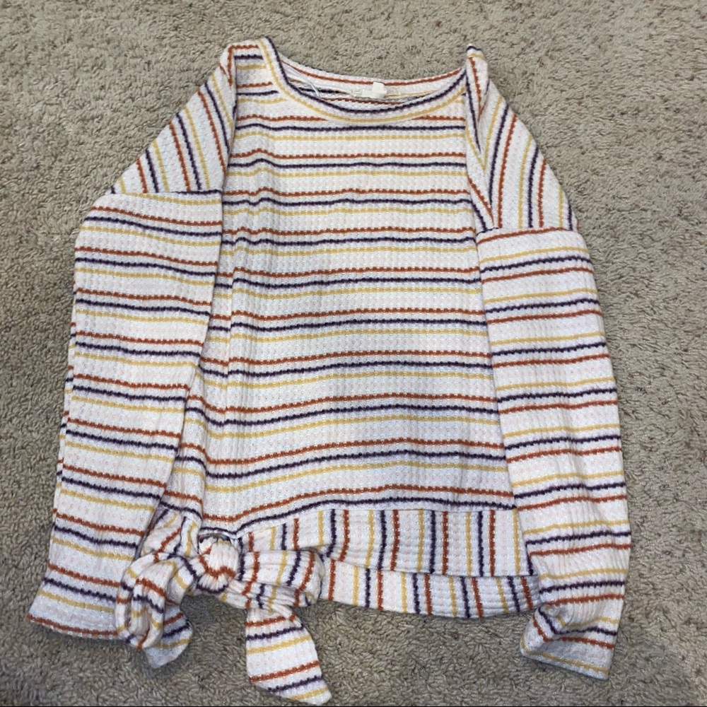 Soft long sleeve sweater with tie at the bottom, size small from forever 21.